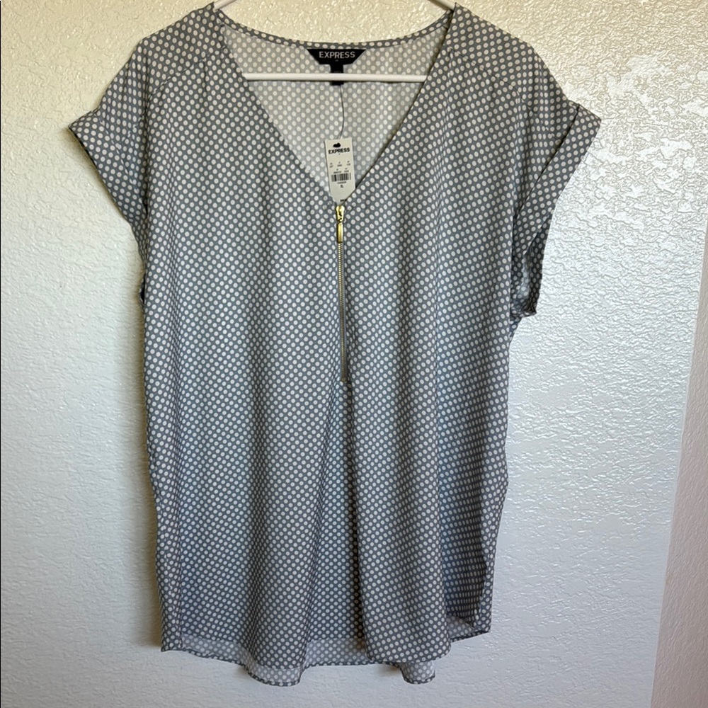 Express NWT Gray and White Cap Sleeve Boxy Blouse